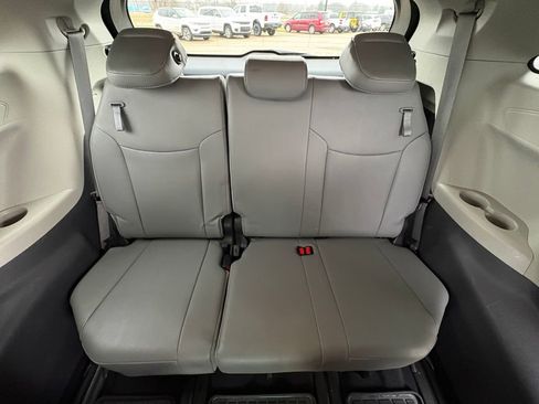 Used 2023 Toyota Sienna XLE image 30