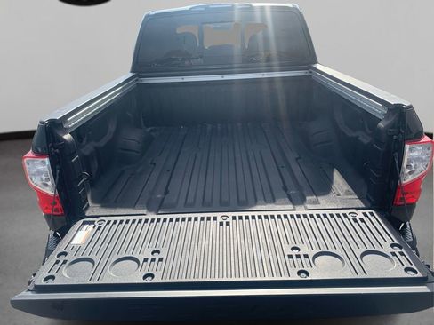 Used 2024 Nissan Titan SV w/ SV Convenience Package image 12