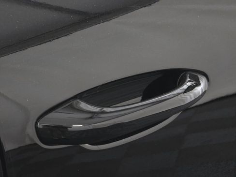 Certified 2025 Porsche Macan AWD/4WD image 29