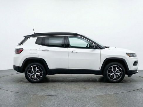 Used 2025 Jeep Compass Limited AWD/4WD image 11