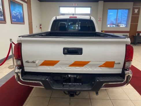Used 2019 Toyota Tacoma SR5 image 5