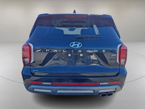 Used 2023 Hyundai Palisade Limited w/ Winter Package image 7