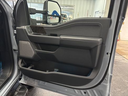 New 2026 Ford F250 Lariat w/ Black Appearance Package image 38