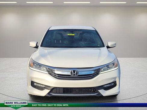 Used 2017 Honda Accord Sport image 9