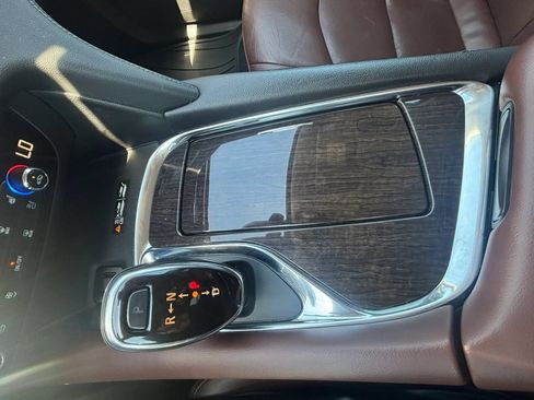 Used 2018 Buick Enclave Avenir w/ Avenir Technology Package AWD/4WD image 18