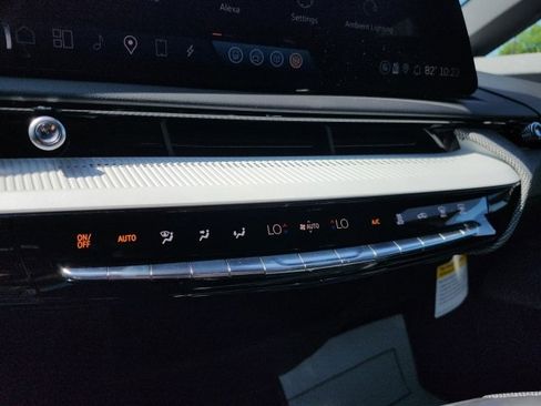 New 2025 Cadillac Optiq Luxury 2 image 34