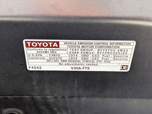 Used 2024 Toyota Tundra Limited AWD/4WD image 22