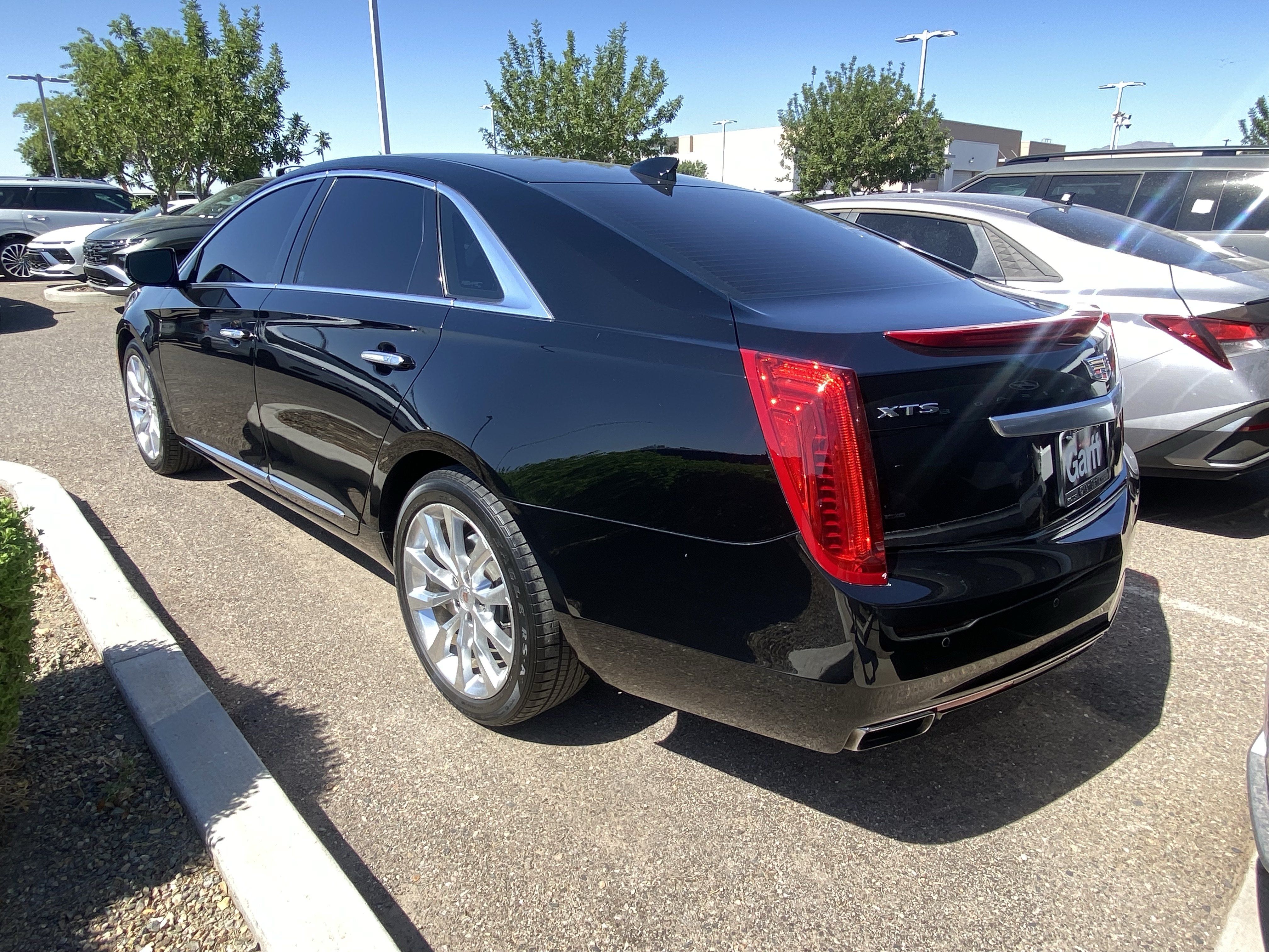 Used 2017 Cadillac XTS Luxury FWD image 3