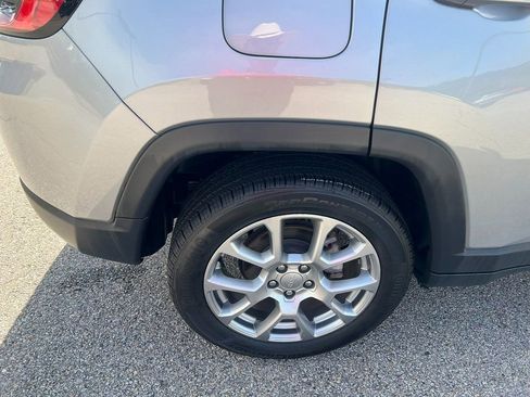 Used 2022 Jeep Compass Latitude image 15