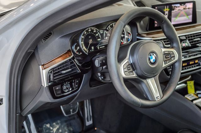 Used 2019 BMW 540i w/ M Sport Package RWD image 25