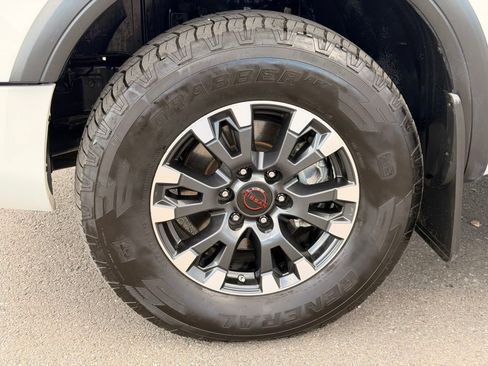Used 2023 Nissan Titan PRO-4X w/ Pro-4x Convenience Package AWD/4WD image 16