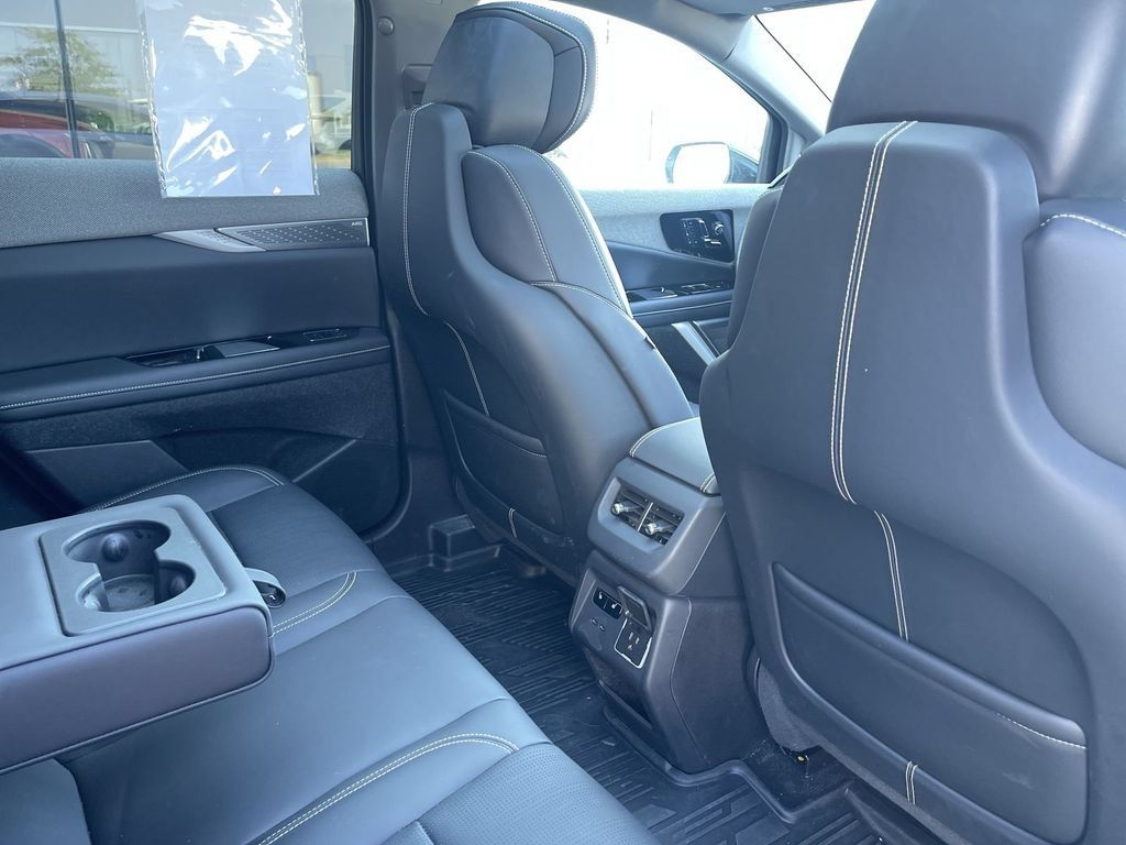 Used 2025 Cadillac Optiq Luxury 2 w/ LPO, Floor Liner Package AWD/4WD image 27