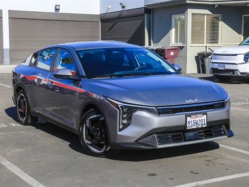 Used 2025 Kia K4 EX image 2