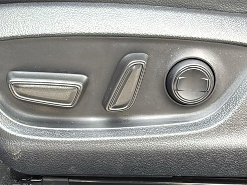 Used 2023 Toyota Camry SE image 12