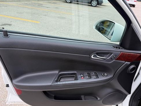 Used 2009 Chevrolet Impala LT FWD image 9