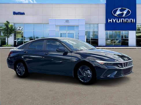 New 2026 Hyundai Elantra Sport FWD image 5