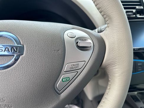 Used 2016 Nissan Leaf SV FWD image 20