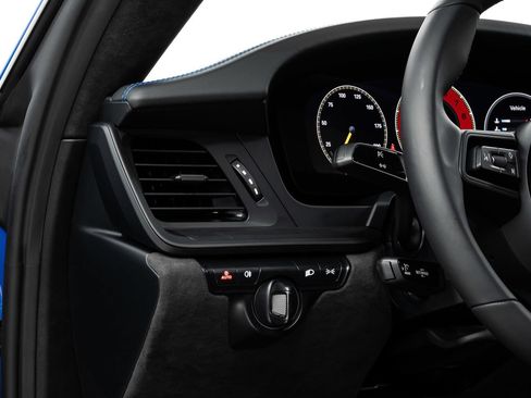 Used 2025 Porsche 911 GT3 RWD image 30
