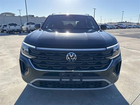 Certified 2025 Volkswagen Atlas Cross Sport SE image 9