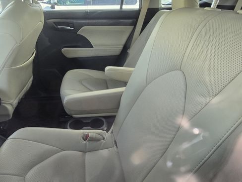 Used 2024 Toyota Highlander Limited AWD/4WD image 24