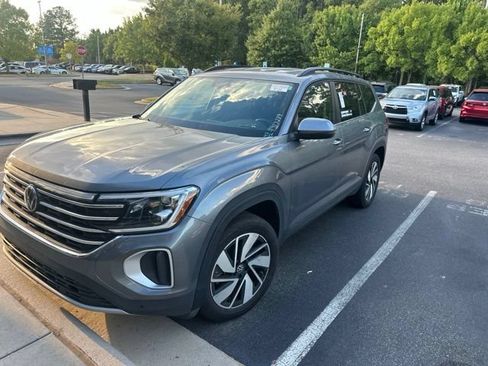 Used 2025 Volkswagen Atlas SE FWD image 1