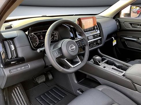 New 2025 Nissan Pathfinder SV image 7