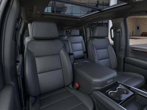 New 2026 Chevrolet Suburban Z71 w/ Z71 Off-Road Package AWD/4WD image 16