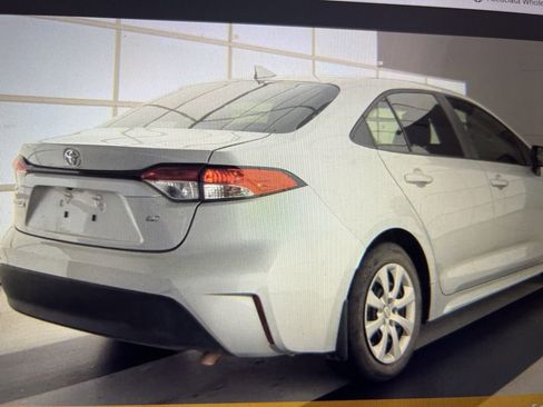 Used 2025 Toyota Corolla LE image 5