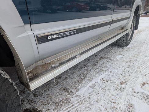 Used 1994 GMC Suburban 2500 image 17