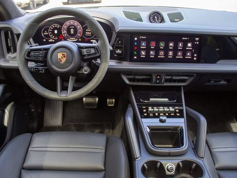 Used 2025 Porsche Cayenne GTS AWD/4WD image 13