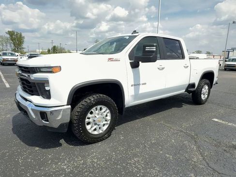Used 2025 Chevrolet Silverado 2500 LT AWD/4WD image 4