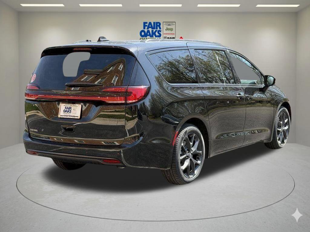 New 2026 Chrysler Pacifica Select w/ S Appearance Package FWD image 7