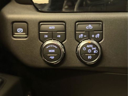 Used 2024 GMC Sierra 1500 Elevation w/ LPO, Elevation Black Package AWD/4WD image 32