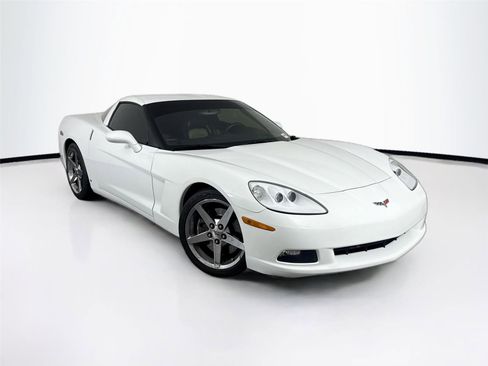 Used 2008 Chevrolet Corvette Coupe w/ Preferred Equipment Group RWD image 4