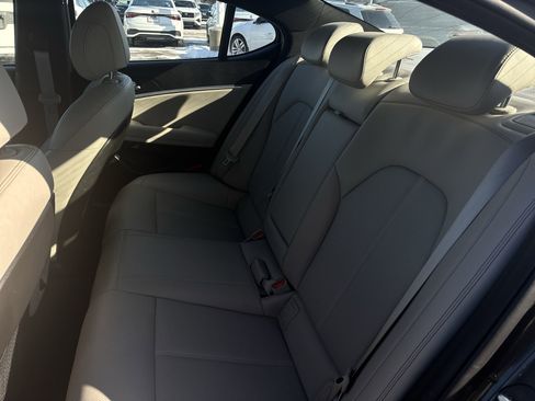 Used 2023 Genesis G70 2.0T image 24