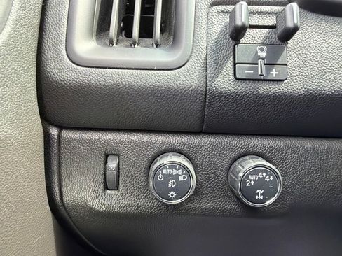Used 2017 Chevrolet Colorado LT w/ Midnight Edition AWD/4WD image 16