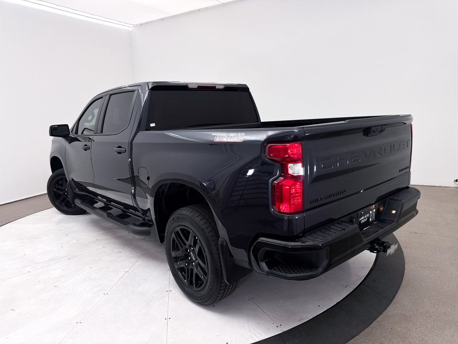 Used 2024 Chevrolet Silverado 1500 Custom Trail Boss w/ Turbomax Blackout Package AWD/4WD image 2