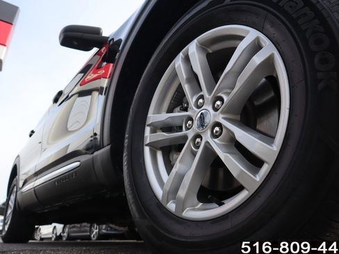 Used 2022 Ford Explorer XLT w/ Equipment Group 202A image 9