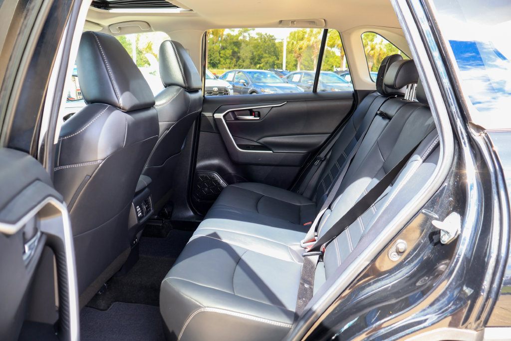 Used 2021 Toyota RAV4 XLE Premium FWD image 11