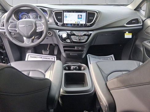 New 2026 Chrysler Pacifica Select image 11