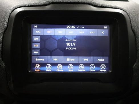 Used 2019 Jeep Renegade Latitude w/ Cold Weather Group AWD/4WD image 23