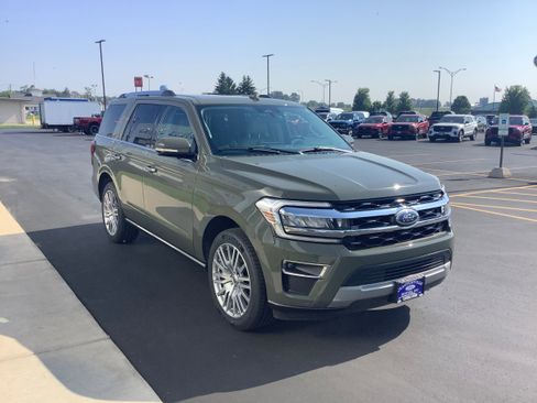Used 2024 Ford Expedition Limited image 3