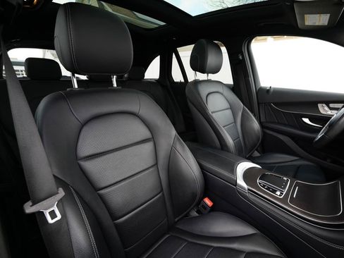 Used 2021 Mercedes-Benz GLC 300 4MATIC image 39