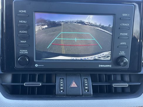 Used 2021 Toyota RAV4 XLE Premium image 33