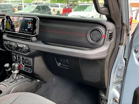 Used 2024 Jeep Gladiator Rubicon w/ Safety Group AWD/4WD image 17