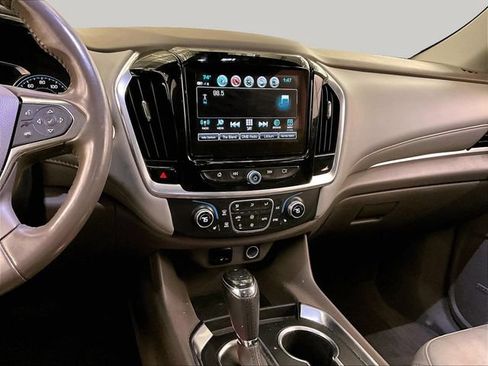 Used 2019 Chevrolet Traverse LT w/ LT Premium Package AWD/4WD image 7