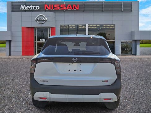 Certified 2025 Nissan Kicks SV image 5