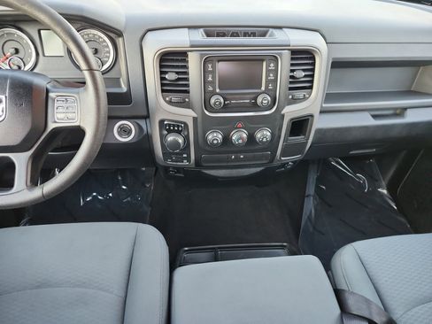 Used 2017 RAM 1500 Express AWD/4WD image 11