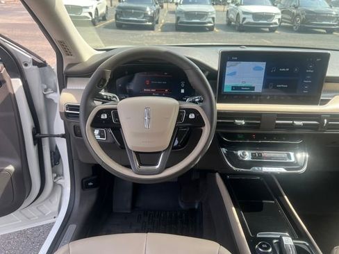 Used 2023 Lincoln Corsair AWD image 17