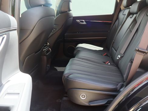 Used 2025 Genesis GV80 2.5T Standard image 9